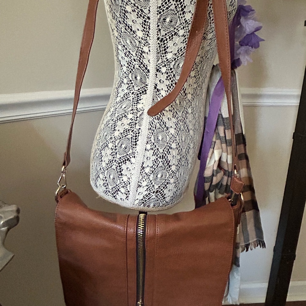 POVERTY FLATS by rian Tan Crossbody Bag